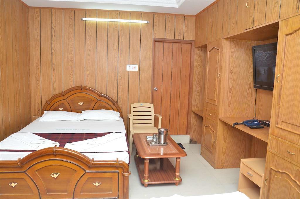 Saravanan Lodge Chennai Room photo